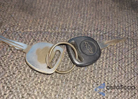 2001 Chevrolet Silverado 2500Hd from USA, damaged, VIN 1GCHC29U61E343055